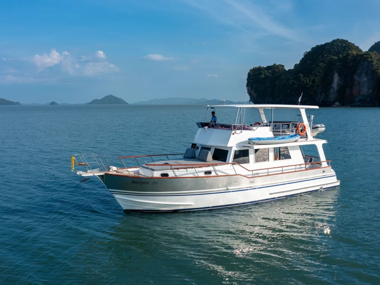 Noleggio Barca a motore Grand Banks con patente nautica