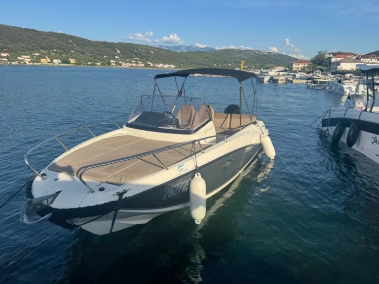 Quicksilver Activ 675 Sundeck da affittare a  Arbe