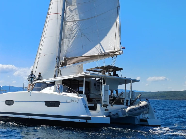 Noleggiare una Fountaine Pajot Lucia 40 a Punat
