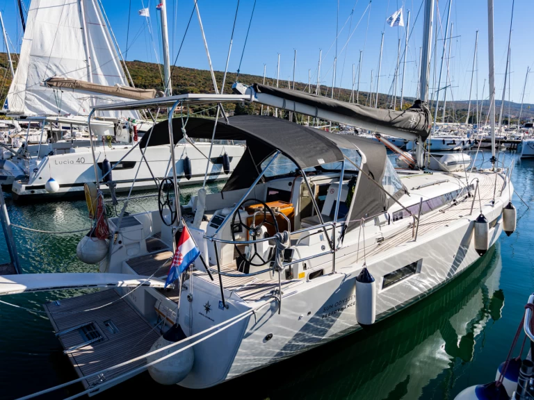 Noleggio Barca a vela Jeanneau con patente nautica