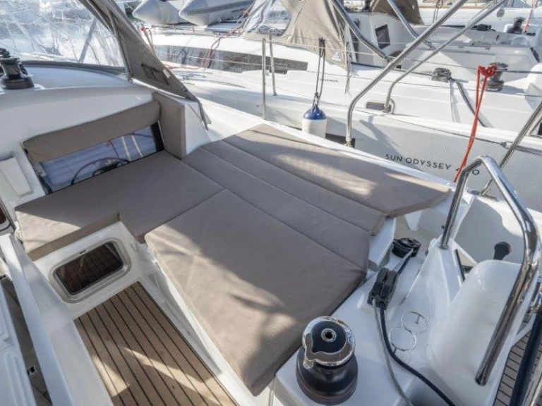 Noleggiare una Jeanneau Sun Odyssey 440 a Piso Livadi