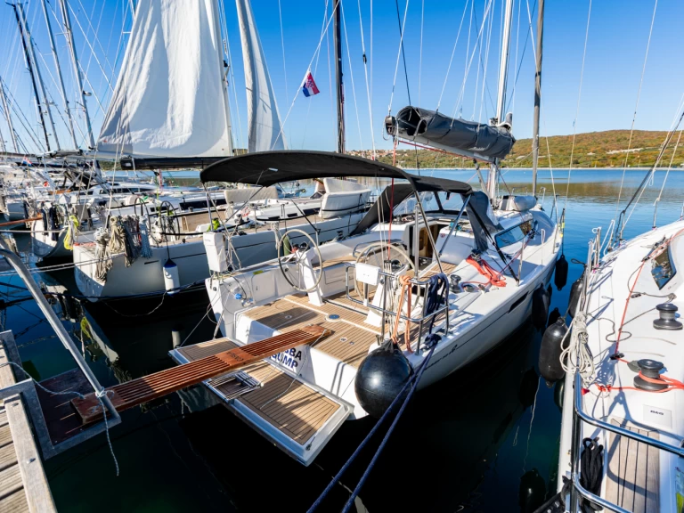 Noleggiare una Dehler Dehler 38 SQ a Punat