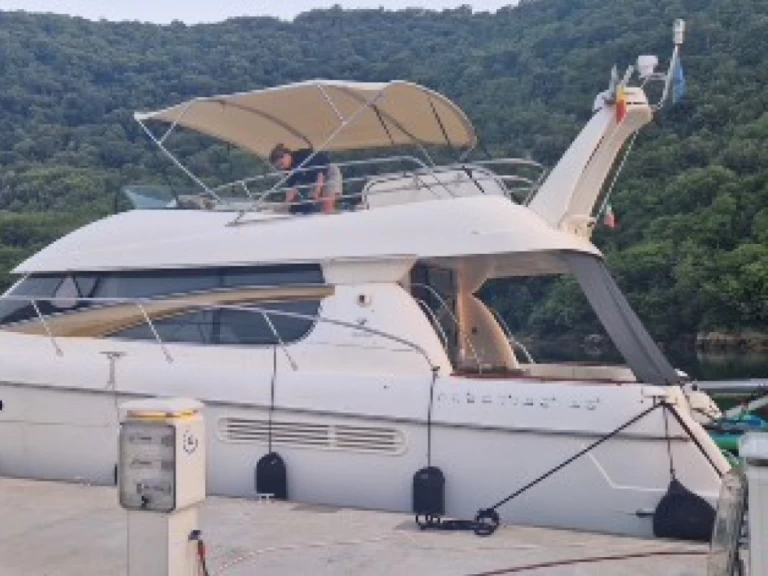 Noleggio Barca a motore Jeanneau con patente nautica