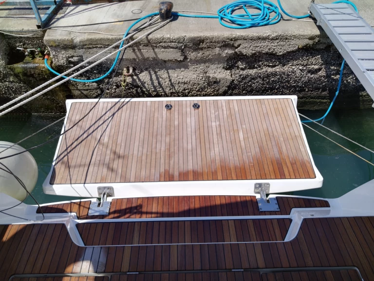 Barca a vela a noleggio a Gouviá al miglior prezzo