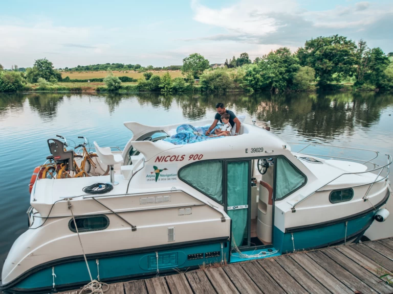 Noleggio Houseboat a Grez-Neuville – Nicols Yacht Confort Family 4-7 p.