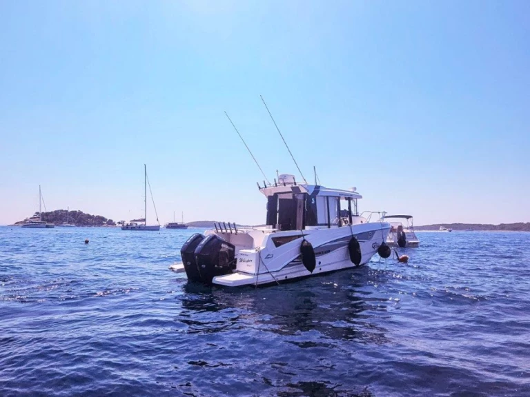 Noleggio Barca a motore Bénéteau con patente nautica
