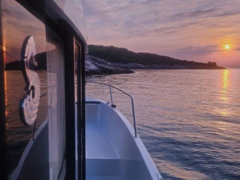 Noleggio Barca a motore Bénéteau con patente nautica