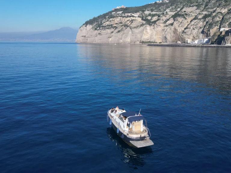 Noleggio a Sorrento – Cantiere Mimi 9,5 cabin su SamBoat