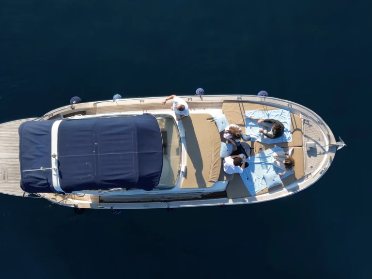 Noleggio Barca a motore a Sorrento – Cantiere Mimi 9,5 cabin