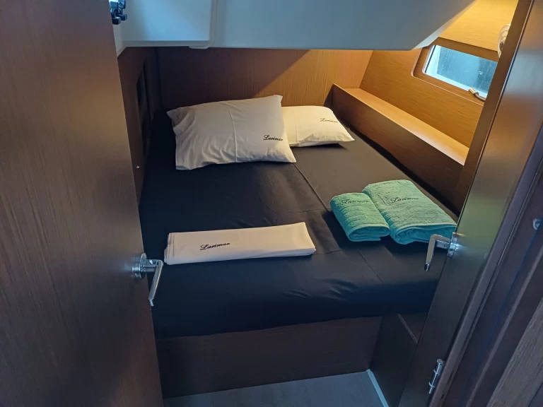 Barca a vela a noleggio a Fiskárdo al miglior prezzo