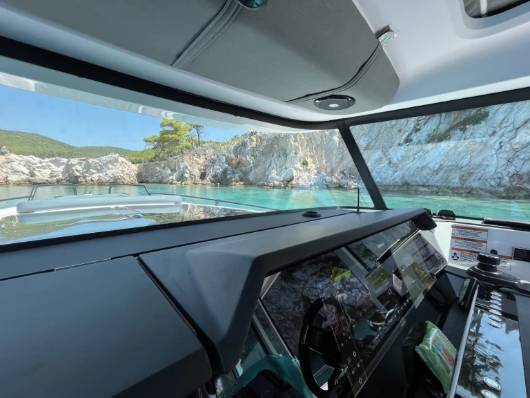 Noleggio Barca a motore a Skiathos – Axopar Axopar 37 XC Cross Cabin