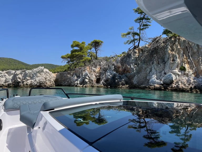 Noleggio barche Axopar Axopar 37 XC Cross Cabin a Skiathos su Samboat