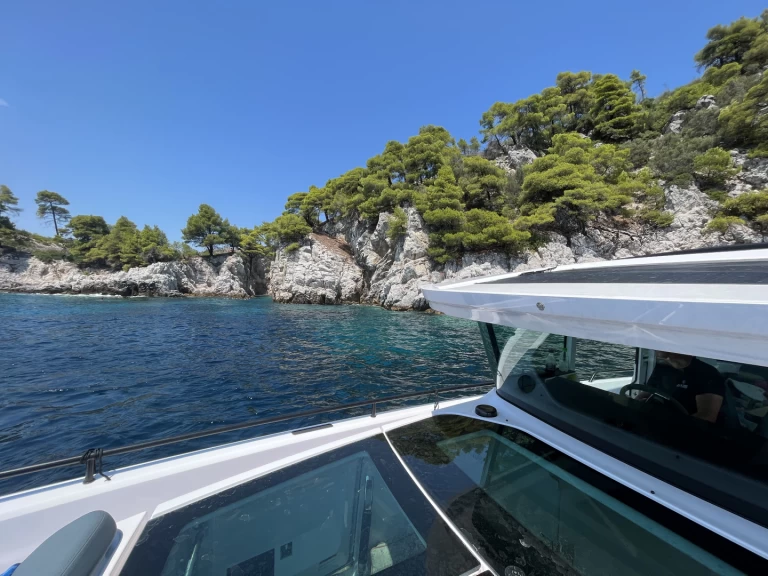 Noleggio Barca a motore Axopar con patente nautica