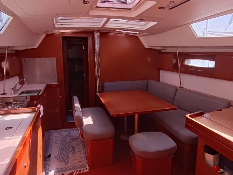 Noleggio Barca a vela con o senza skipper Bénéteau a Bari