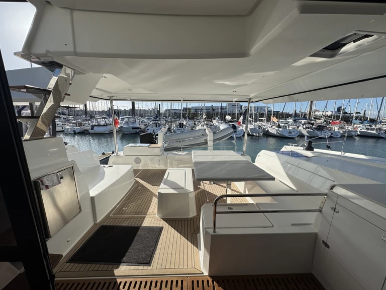 Noleggio Catamarano Fountaine Pajot con patente nautica