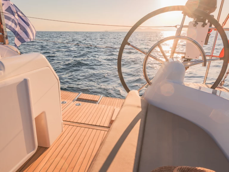 Noleggio barche Jeanneau Sun Odyssey 410 a Lávrio su Samboat