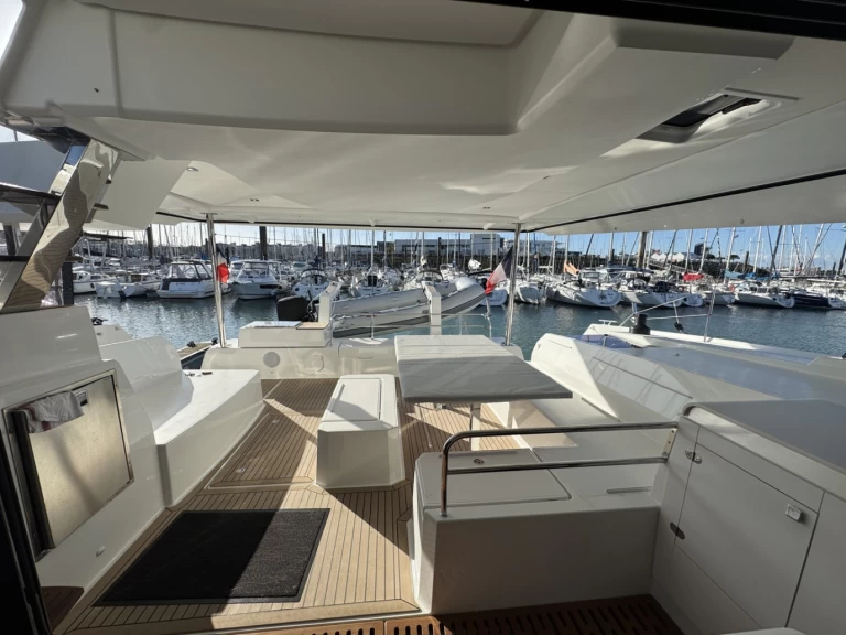 Noleggio Catamarano Fountaine Pajot con patente nautica