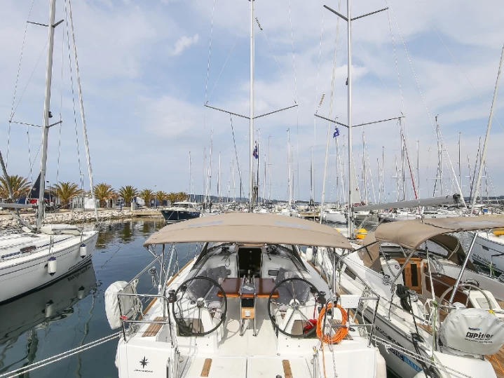 Noleggio Barca a vela a Jezera – Jeanneau Sun Odyssey 349
