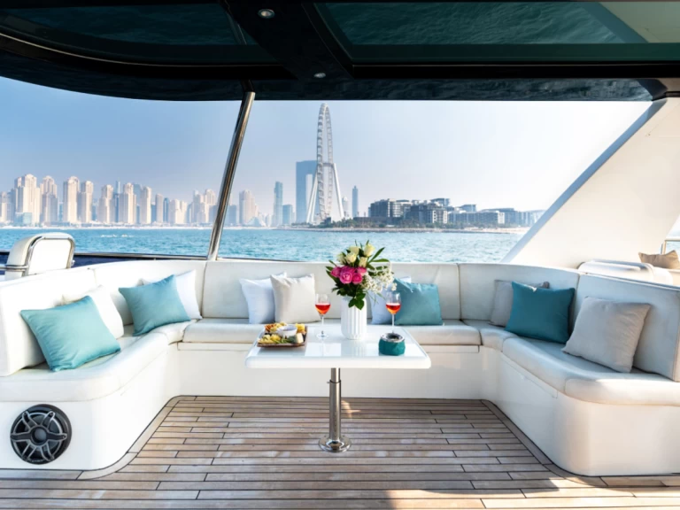 Yacht di lusso a noleggio a Dubai Marina al miglior prezzo