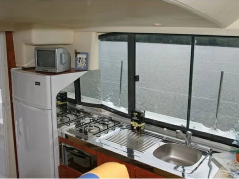 Noleggio Houseboat Estivale con patente nautica