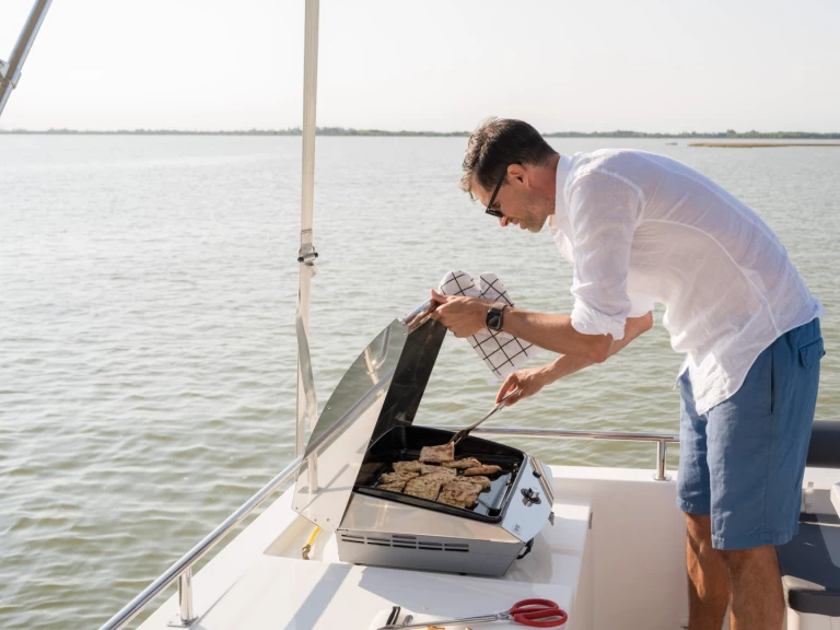 Noleggio Houseboat Delphia con patente nautica