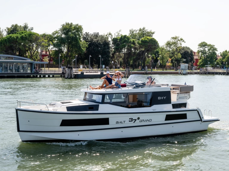 Houseboat a noleggio a Casale sul Sile al miglior prezzo