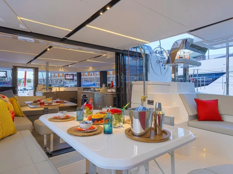 Noleggio Catamarano Leopard con patente nautica