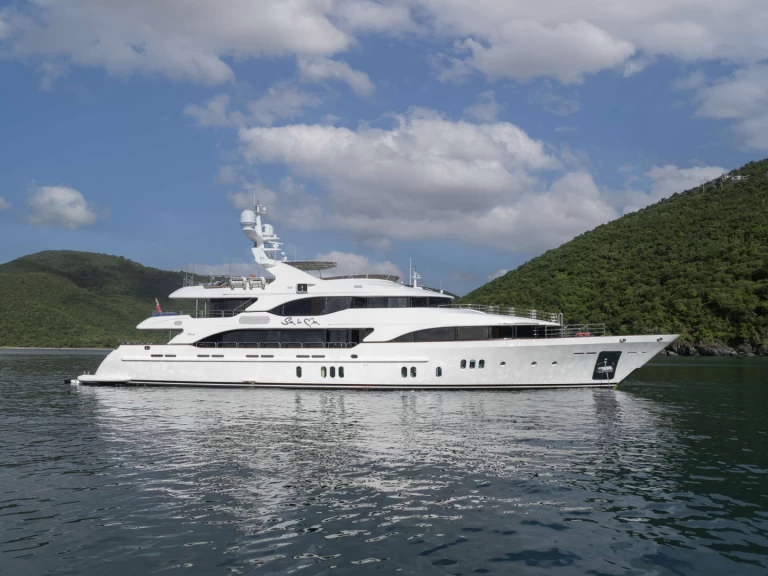 Noleggio Yacht di lusso Benetti con patente nautica
