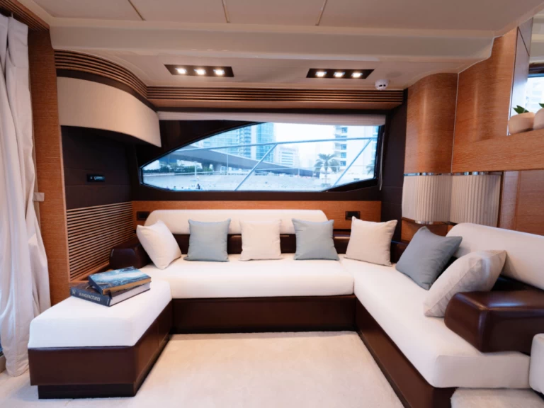 Noleggio Yacht di lusso Azimut con patente nautica