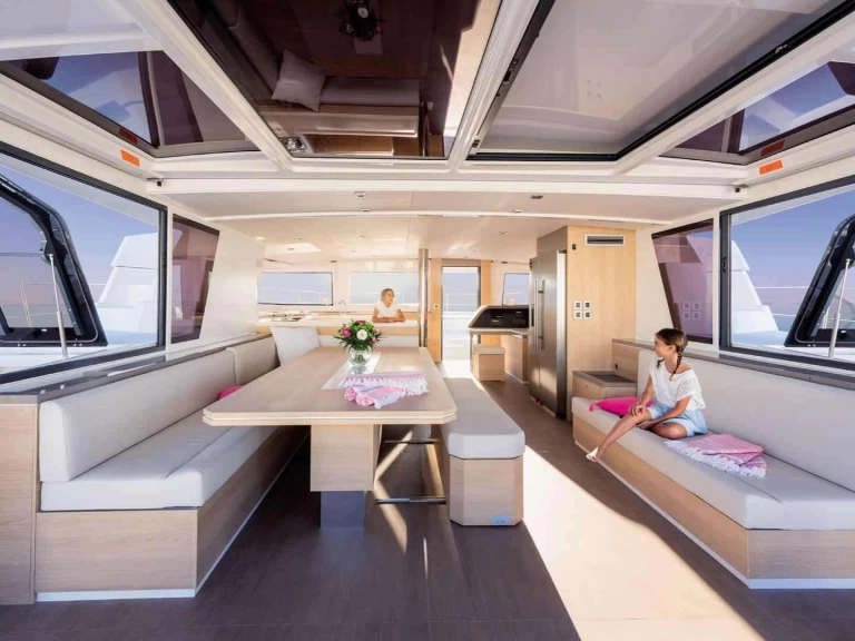 Noleggio Yacht di lusso Catana con patente nautica