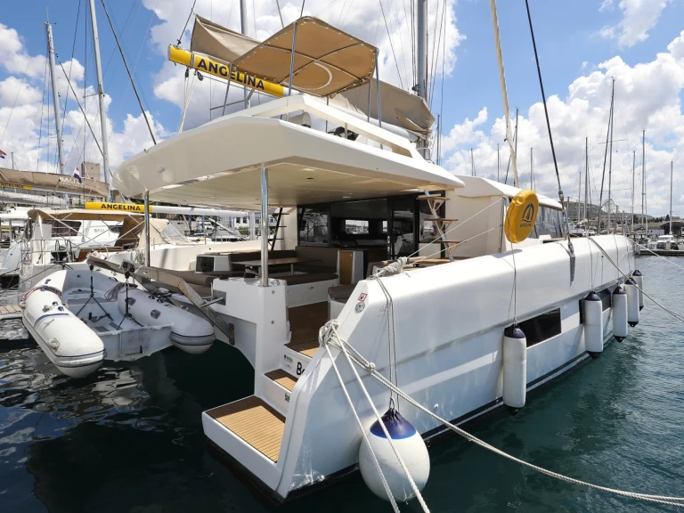 Catamarano a noleggio a Rogosnizza al miglior prezzo