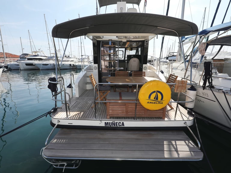 Noleggio Yacht di lusso Cobra Yachts con patente nautica