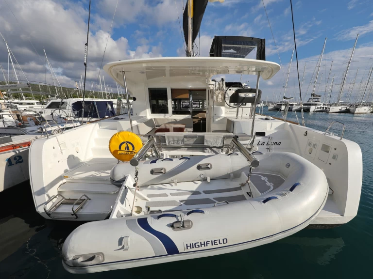 Catamarano a noleggio a Sveti Filip i Jakov al miglior prezzo