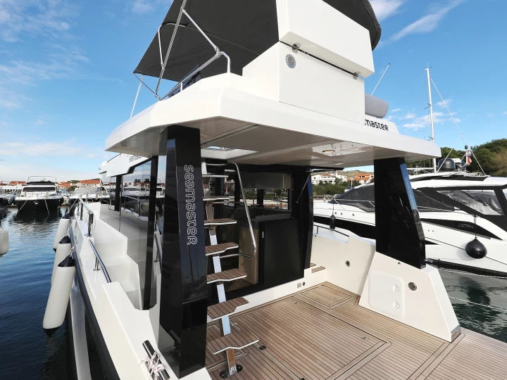 Noleggio Yacht di lusso a Sebenico – Cobra Yachts Seamaster 45