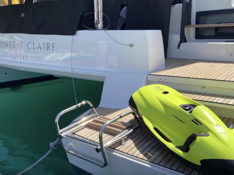 Catamarano a noleggio a Castelli al miglior prezzo