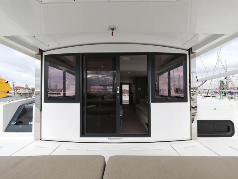 Catamarano a noleggio a Trogir al miglior prezzo