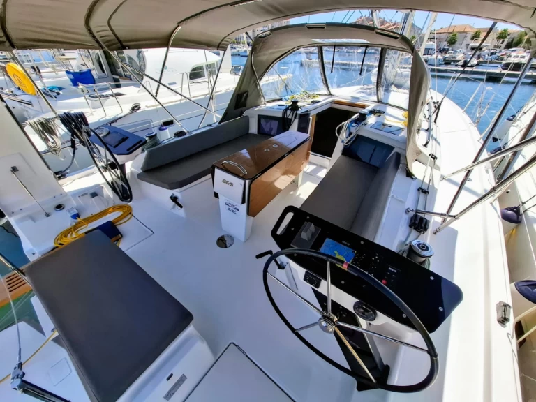 Barca a vela a noleggio a Sebenico al miglior prezzo