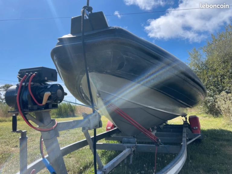 Noleggiare una Valiant DR 750 Fishing a Baden