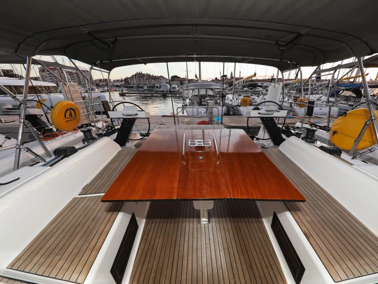 Noleggiare una Dufour Dufour 470 a Trogir