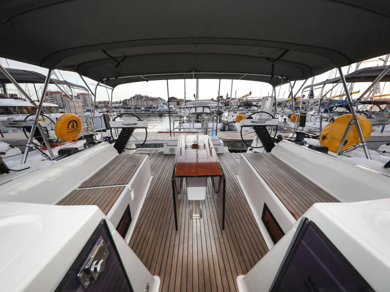 Noleggio barche Trogir economico Dufour 470