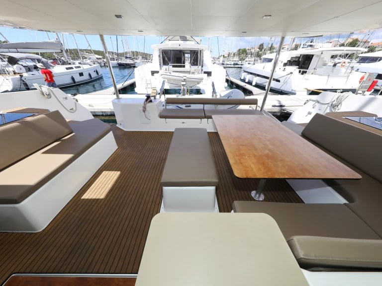 Noleggio Catamarano con o senza skipper Dufour a Rogosnizza