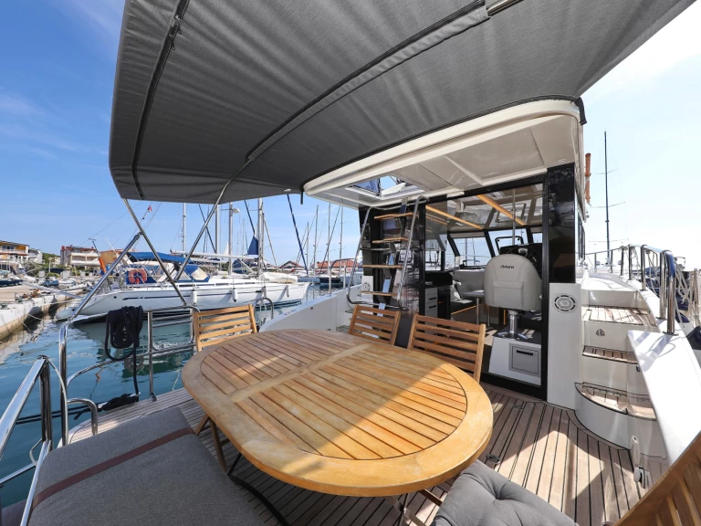 Noleggio barche Sebenico economico Futura 40 Grand Horizon