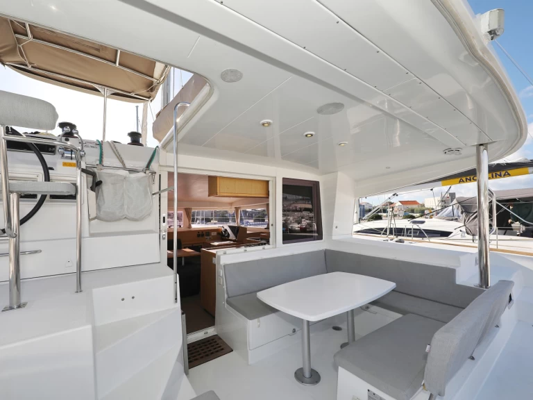 Noleggio Catamarano Lagoon con patente nautica