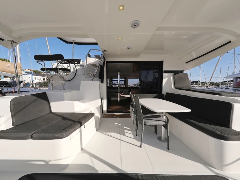 Noleggio Catamarano con o senza skipper Lagoon a Sebenico