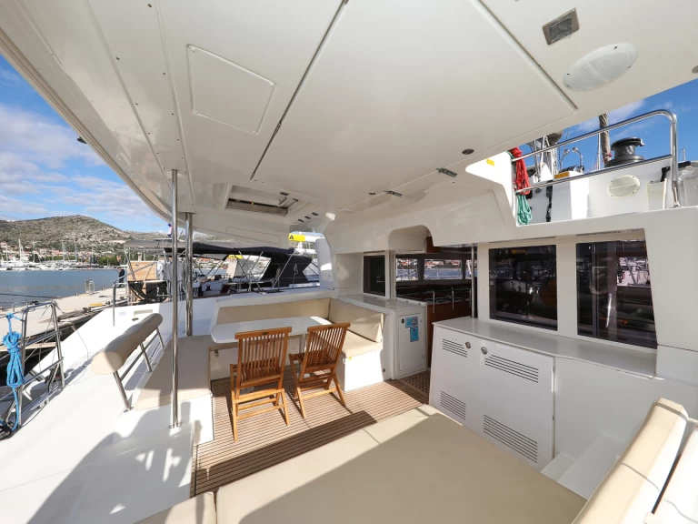 Noleggio Catamarano con o senza skipper Lagoon a Sebenico