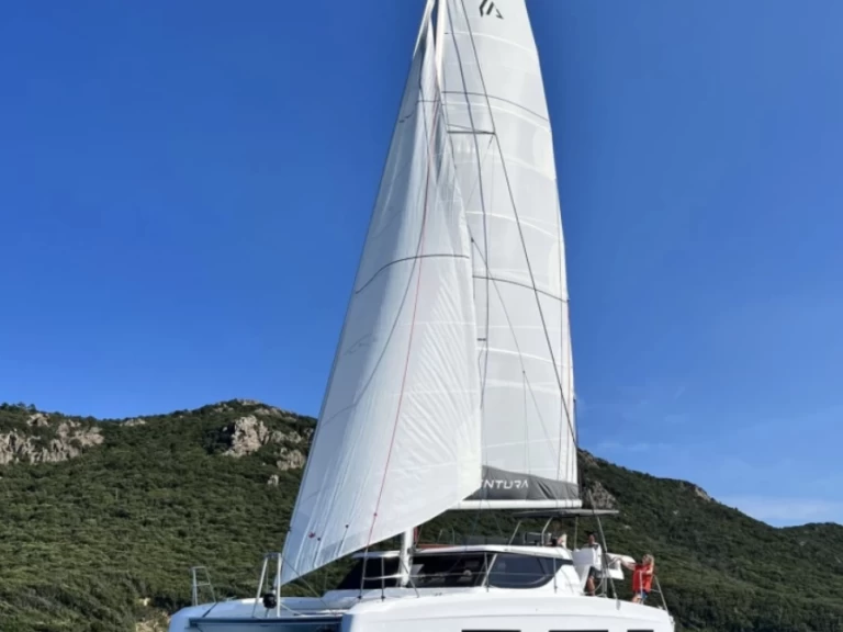Noleggio Catamarano Aventura con patente nautica