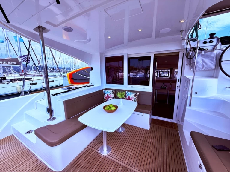 Noleggio Catamarano con o senza skipper Lagoon a Nydri