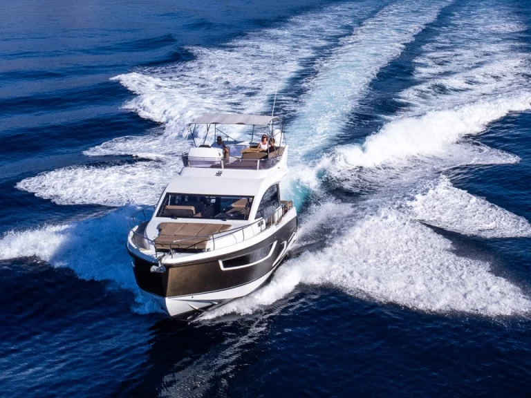 Noleggiare una Sealine Sealine F430 a Ragusa (Dubrovnik)
