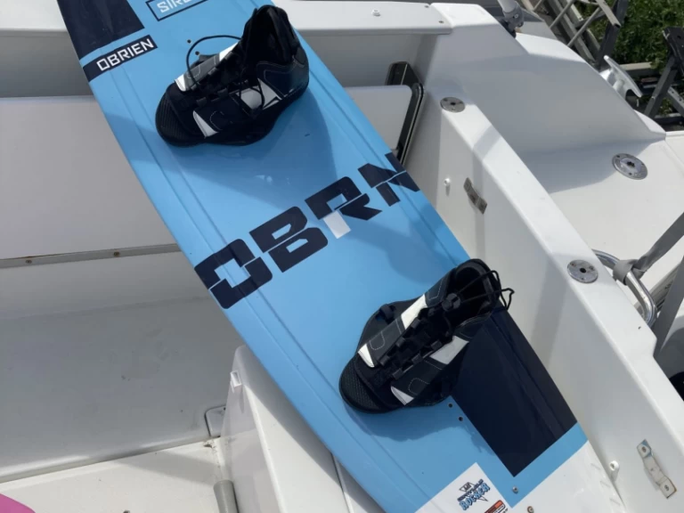 Noleggiare una Jeanneau Cap Camarat 7.5 CC a Arzon