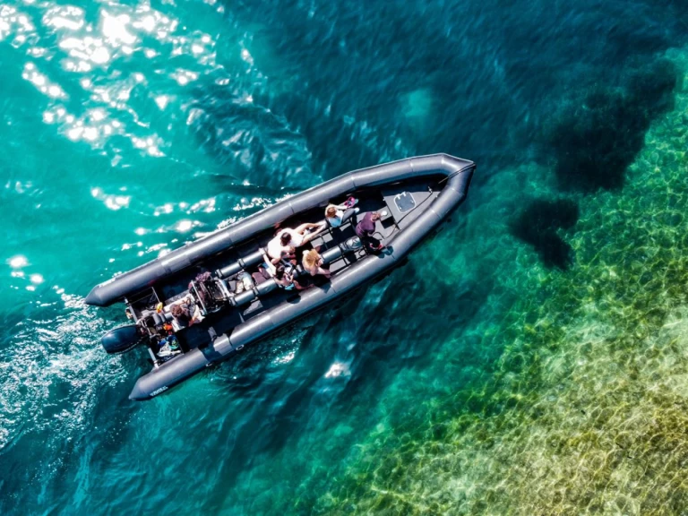 Noleggiare una Narwhal Fast 900 a Cannes